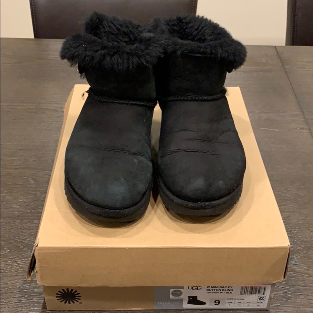 UGG.